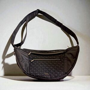 Lug BOOMERANG SLING Bag Black LIKE NEW!